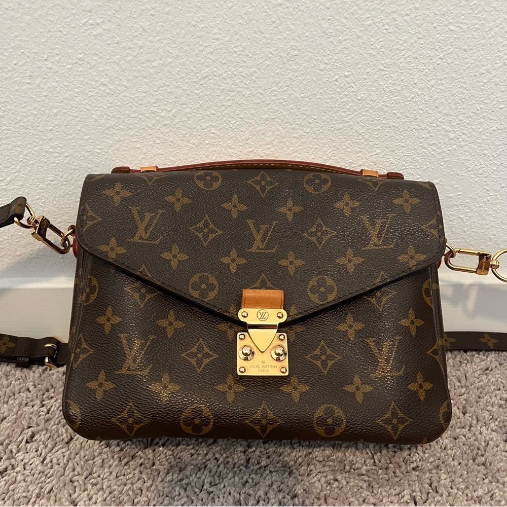 Louis Vuitton Pochette Métis